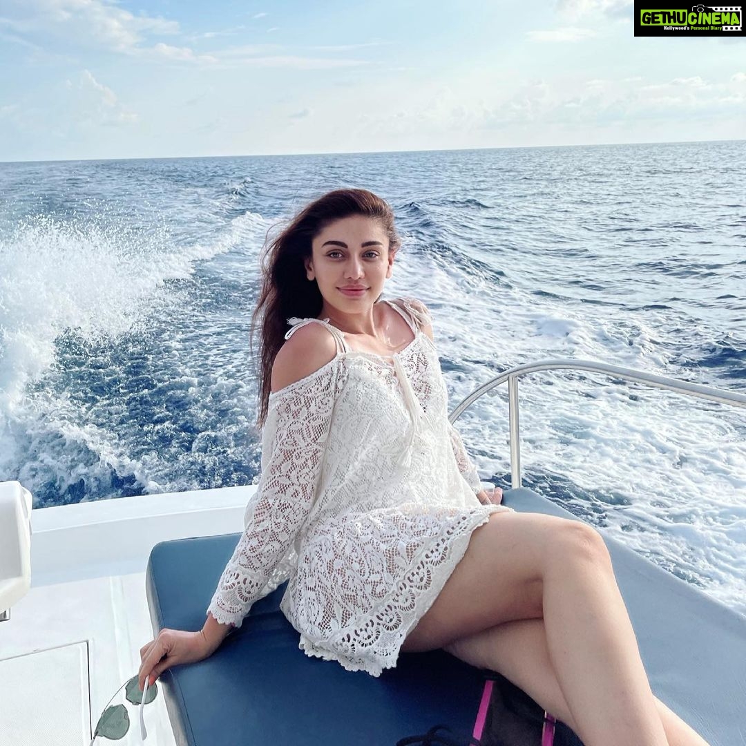 Shefali Jariwala Instagram - "I live for taking the sea-nic route." #goodvibes . . . #kandimamaldives #maldives #sailing #happygirl #sunshine #summer #saturday #pic #instagood #oceanlife #ocean #love