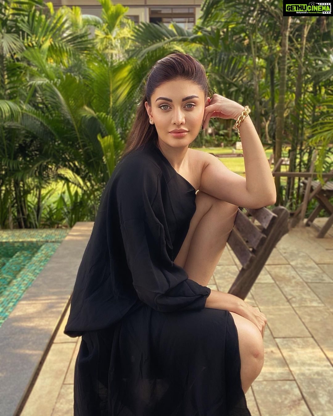 Shefali Jariwala Instagram - Uff yeh #garmi ! #summervibes . . . #summer #love #saturday #mood #goodvibes #poolside #chilling #pictureoftheday #instagood