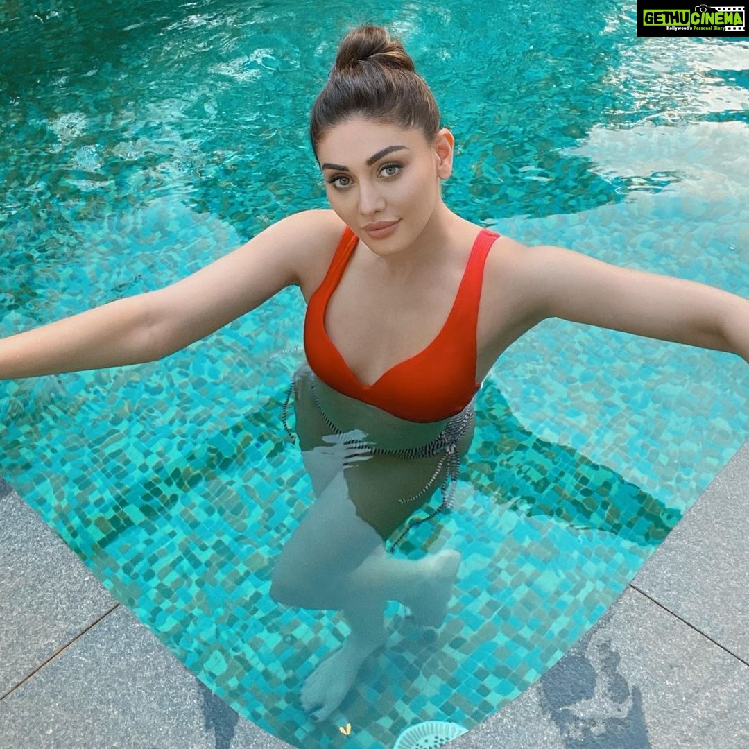 Shefali Jariwala Instagram - Let loose and just go with the flow. #pooltime #cooloff . . . #thursdayvibes #funtimes #pictureoftheday #besafe