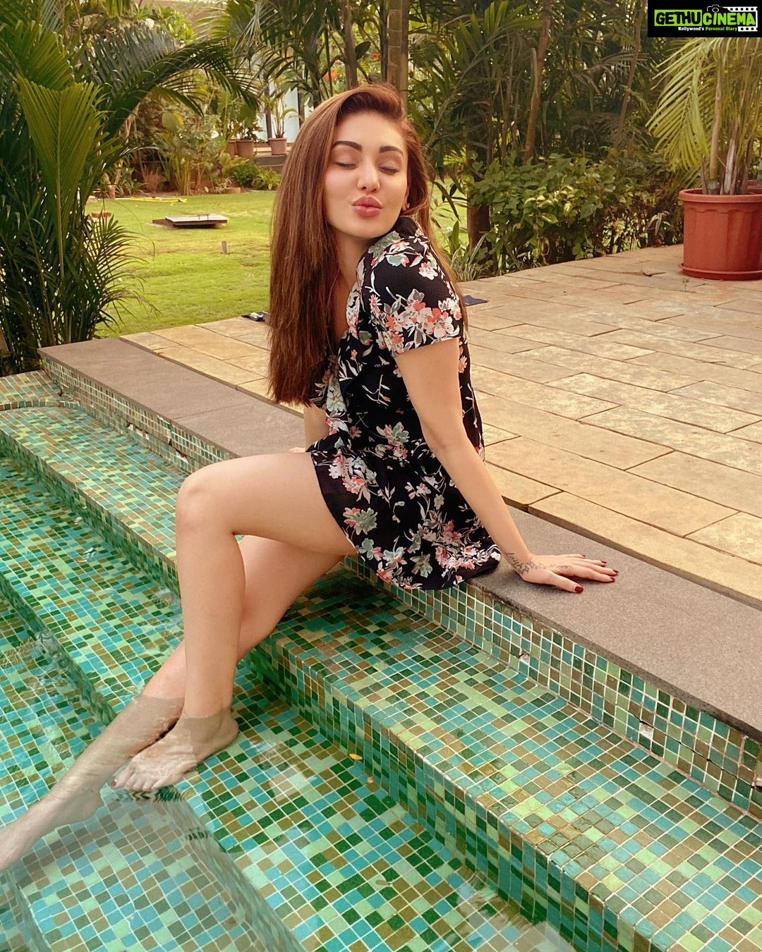 Shefali Jariwala Instagram - Spread positivity...don’t matter how big or small - Beyoncé #smile #positivevibes . . . #positivity #positiveenergy #smilemore #wednesdaywisdom #wednesday #pic #instadaily #staysafe #togetherwecan