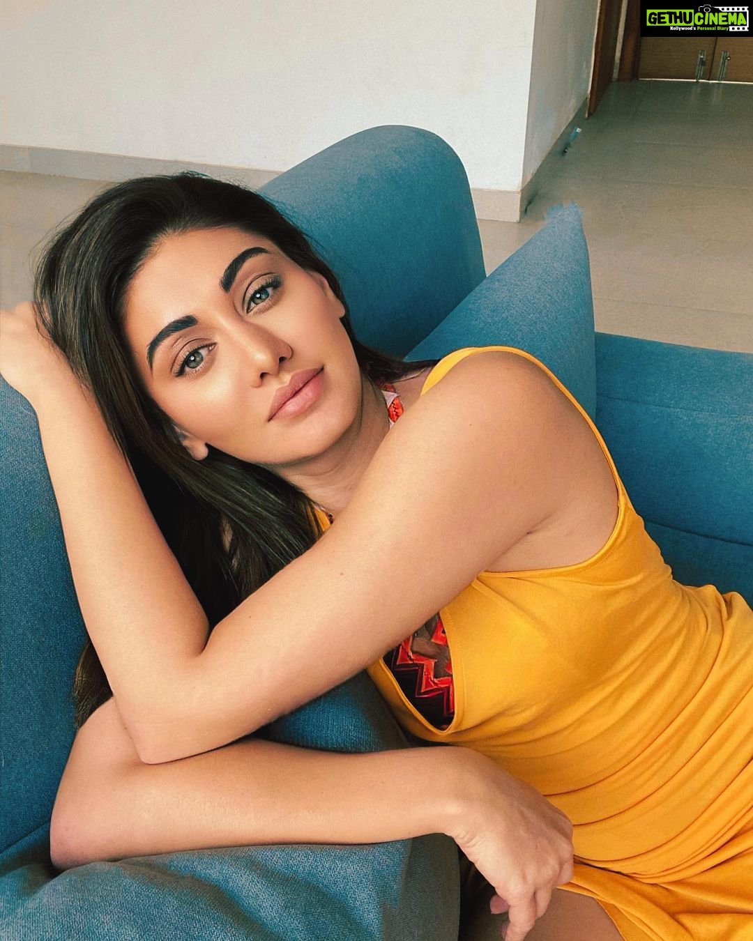 Shefali Jariwala Instagram - Orange all day! #instamood . . . #tuesday #picture #behome #besafe #love #chill #relax #instaphoto #instadaily