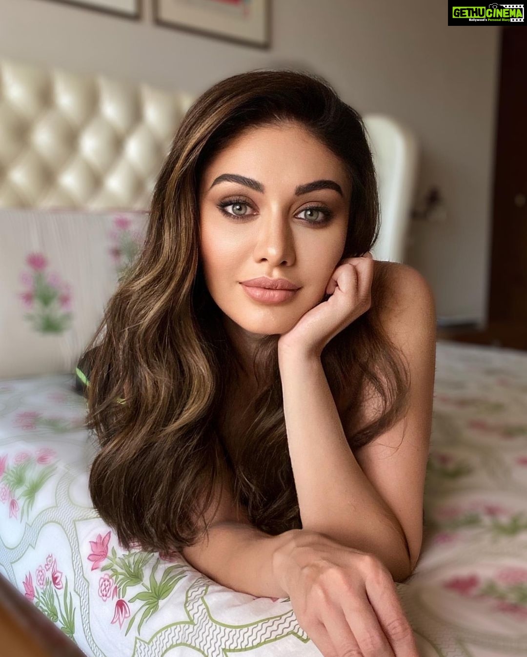 Shefali Jariwala Instagram - Today we do ... nothing !!! #bored #athome . . . #boredathome #af #home #lockdown #instadaily #pictureoftheday