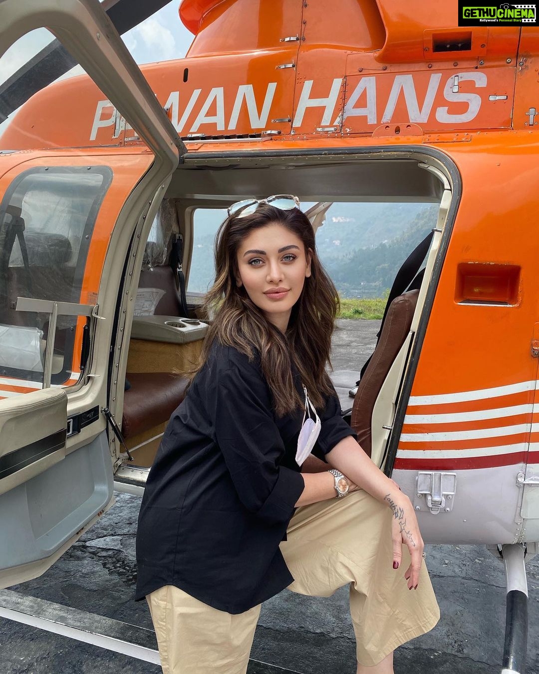 Shefali Jariwala Instagram - Come fly with me ...!! #adventure #love . . . #traveller #wanderlust #traveldiaries #thrill #thursday #picture #instagood