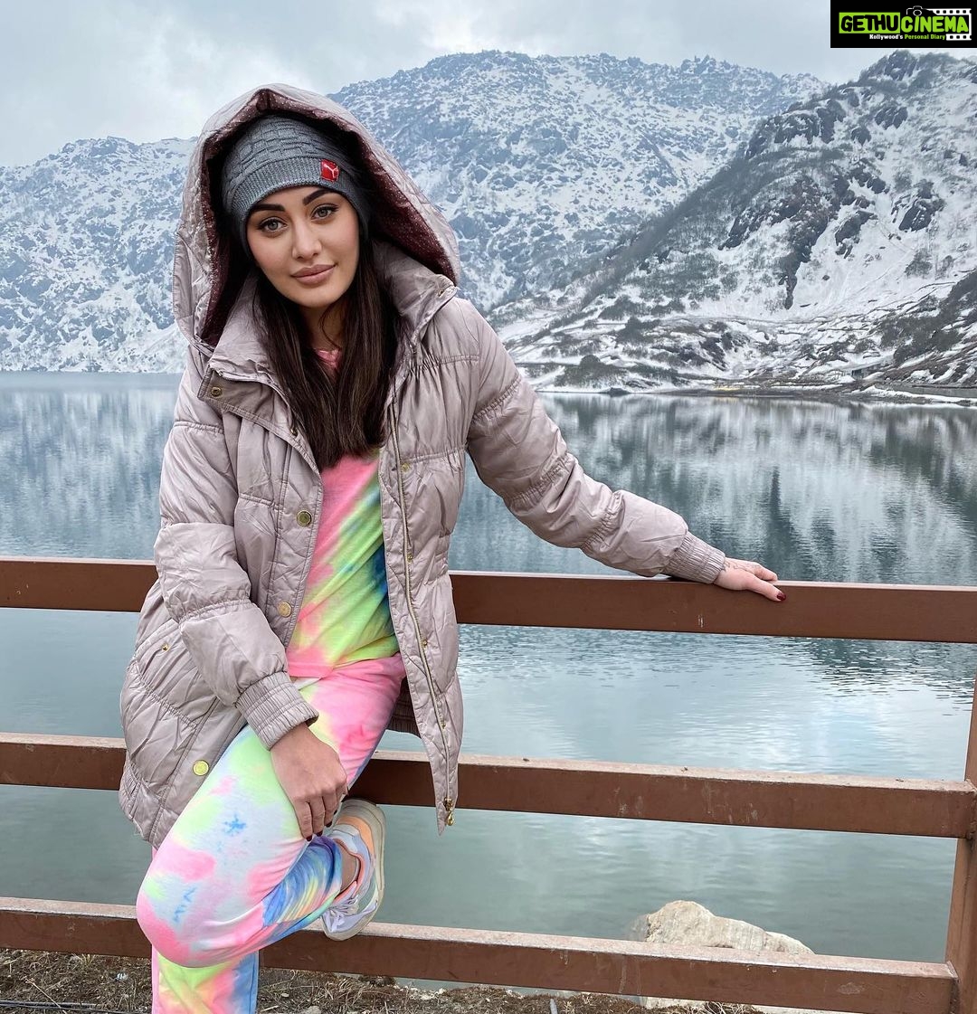 Shefali Jariwala Instagram - Chilling... literally! #freezing #beautiful . . . #sikkim #tsomgolake #awesome #naturelovers #nature #love #nomondayblues #mondaymotivation #picoftheday Tsomgo, Sikkim, India