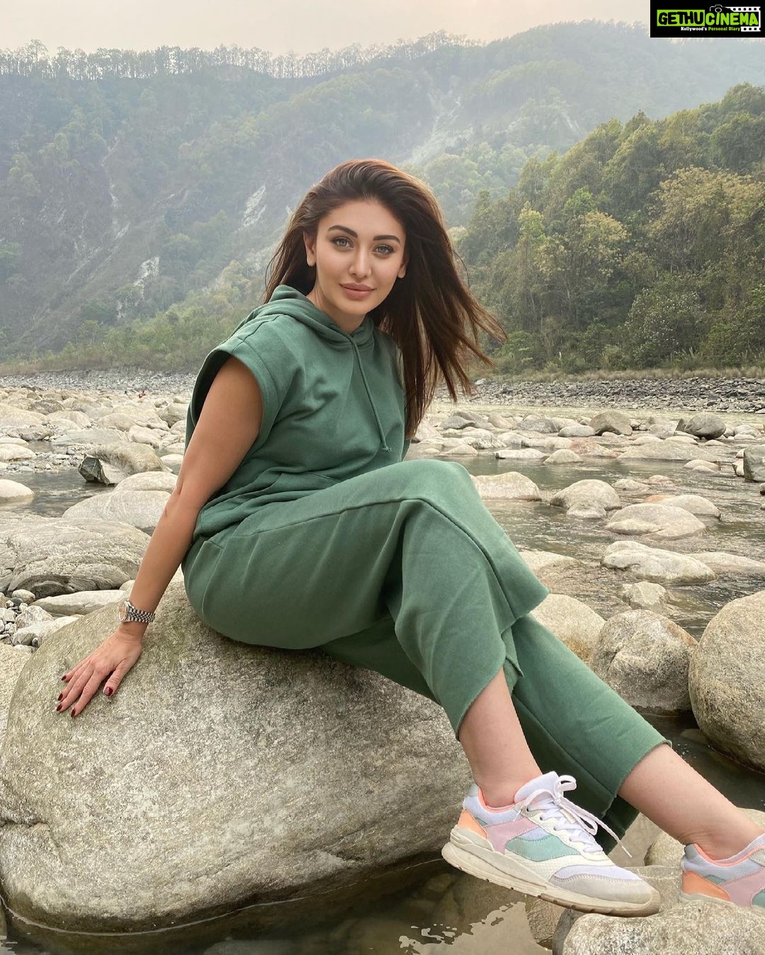 Shefali Jariwala Instagram - I have a therapist, her name is NATURE.. #naturelovers #green . . . #wanderlust #beautiful #positivevibes #naturelover #greenery #motherearth #thursday #picture #instadaily