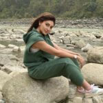 Shefali Jariwala Instagram - I have a therapist, her name is NATURE.. #naturelovers #green . . . #wanderlust #beautiful #positivevibes #naturelover #greenery #motherearth #thursday #picture #instadaily