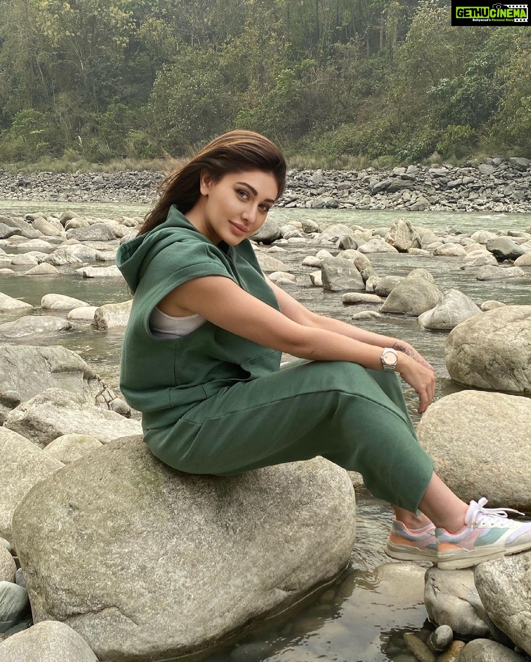 Shefali Jariwala Instagram - I have a therapist, her name is NATURE.. #naturelovers #green . . . #wanderlust #beautiful #positivevibes #naturelover #greenery #motherearth #thursday #picture #instadaily