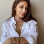 Shefali Jariwala Instagram - Sometimes, Colors can be too demanding! #white #color . . . #tuesday #vibes #picoftheday #whiteshirt #simple #classy #instadaily #athome #besafe #summertime