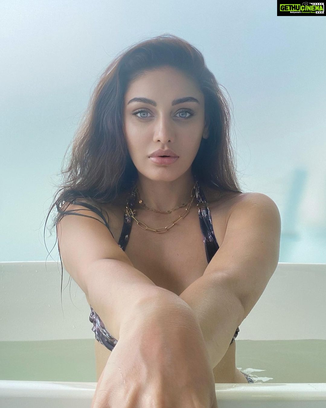 Shefali Jariwala Instagram - Need to cool off a bit ! #summertime #heat . . . #weekend #vibes #chill #relax #cooloff #saturday #picture #metime #loveyourself #instadaily