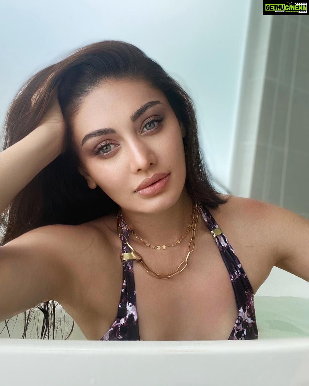 Shefali Jariwala Instagram - Need to cool off a bit ! #summertime #heat . . . #weekend #vibes #chill #relax #cooloff #saturday #picture #metime #loveyourself #instadaily