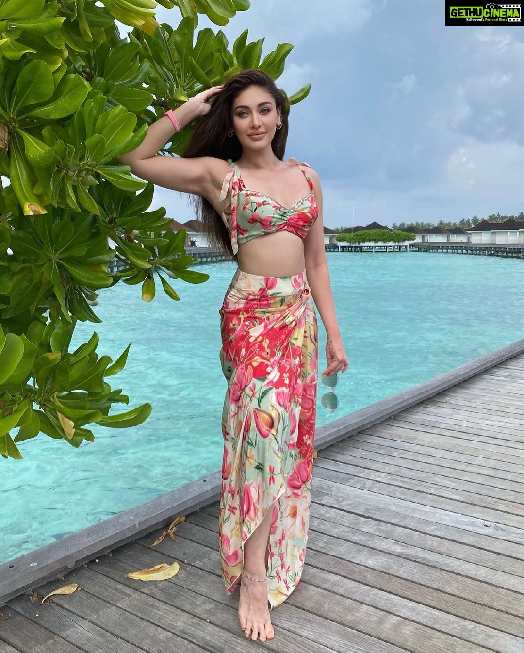 Shefali Jariwala Instagram - Chasing dreams... #wanderlust #travelgram Wearing @gopivaiddesigns . . . #maldives #vacay #oceanlove #summervibes #summer #picoftheday #instapic #classy #kandimamaldives Kandima Maldives