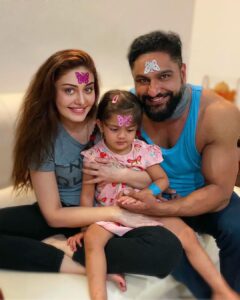 Shefali Jariwala Instagram - My butterfly ❤️ #niece #love . . . #niecelove #familytime #babygirl #instalove #tuesday #pic #picoftheday #instadaily