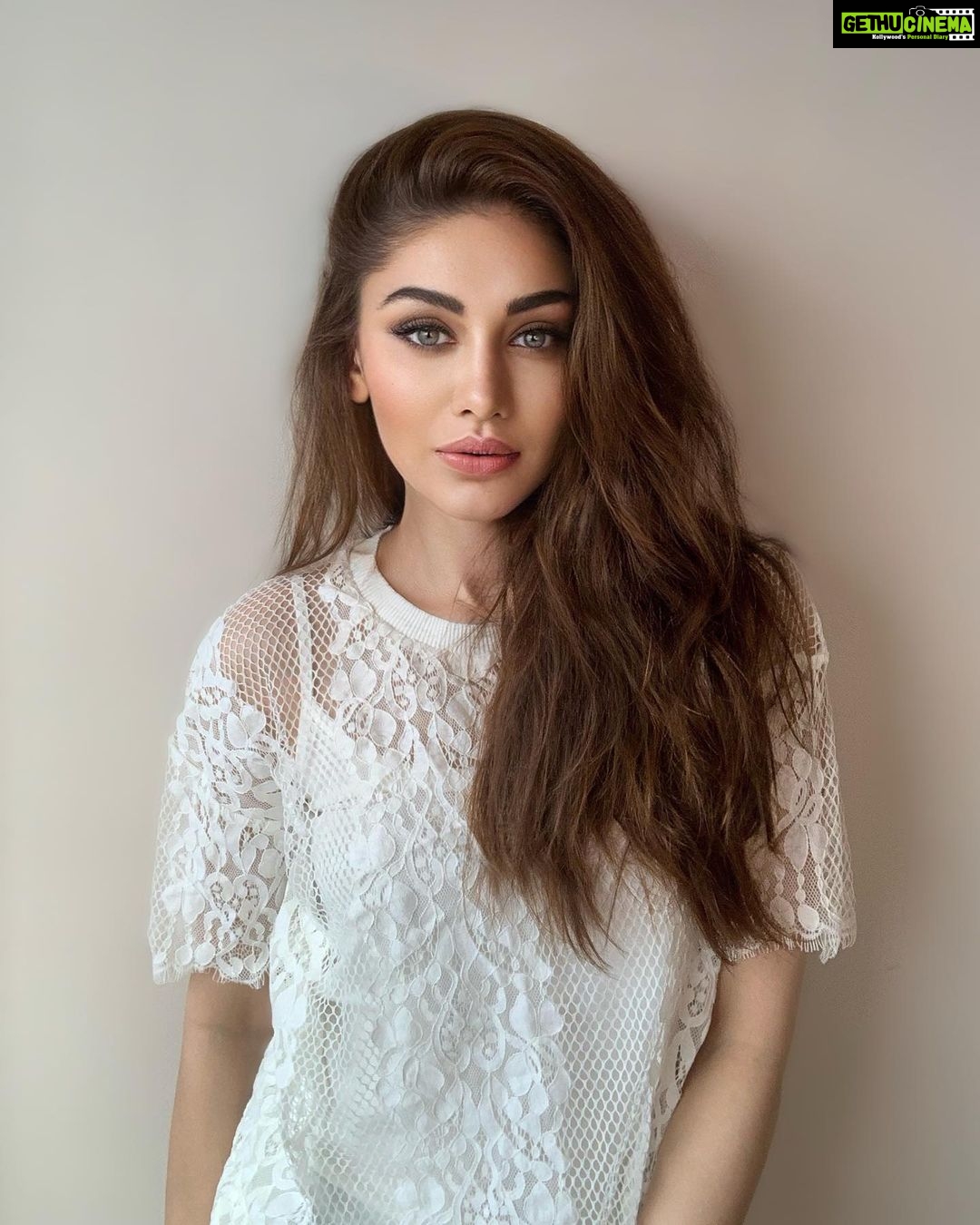 Shefali Jariwala Instagram - You don’t have to be perfect to be amazing .. #imperfectlyperfect #amazing . . . #picoftheday #white #sassy #attitude #instadaily #friday #tgif #pic