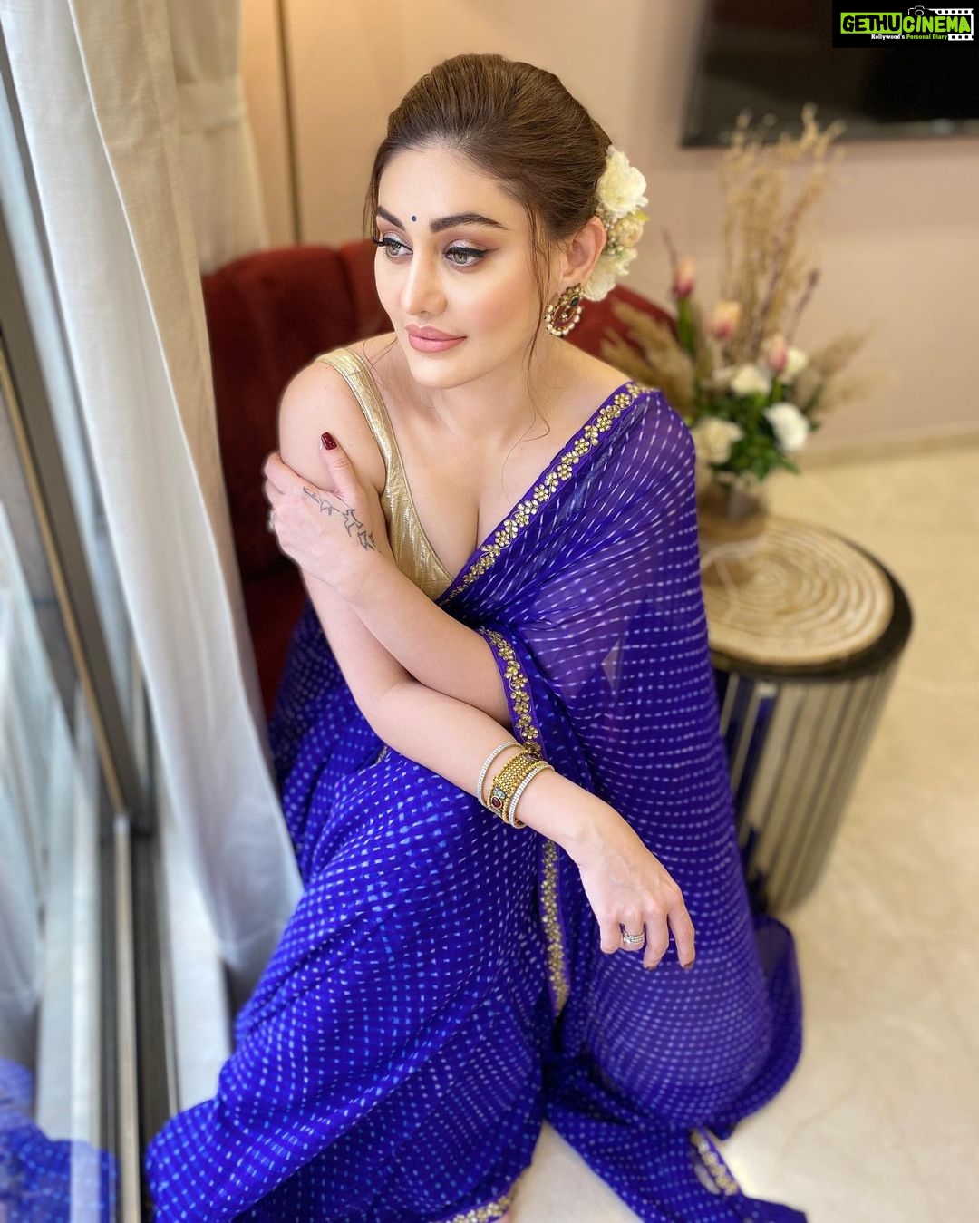 Shefali Jariwala Instagram - Jhuki Jhuki si nazar … #eyesspeaklouderthanwords . . . MUA @rushi.passion #saree #love #ootd #fridayvibes #festive #weekend #mood #instapic