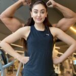 Shefali Jariwala Instagram - No Pain No Gain... Back to the #gym with my favourite boys @paragtyagi @karn_malhotra . . . #gymlover #gymbuddies #fitness #happiness #gym #strongwomen #strongoverskinny #picoftheday #instadaily #instalike