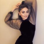 Shefali Jariwala Instagram - Black is my happy color... #black #blacklove . . . #pic #mondaymood #nomondayblues #happy #smile #instadaily #picoftheday #newsong #excitement