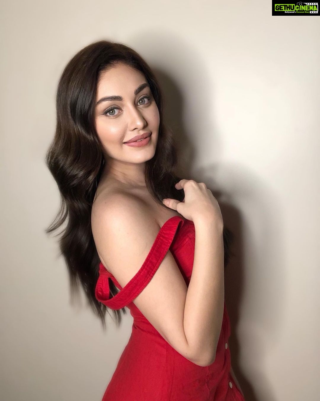 Shefali Jariwala Instagram - “Happiness lies in the joy of achievement and the thrill of creative effort.”... #hothonpebas #newsong . . . #happy #happylife #sundayfunday #excitement #instagood #instalove #pic #instapic #goodtimes