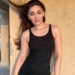 Shefali Jariwala Instagram - Here comes the sun, and I say, it's all right." —The Beatles . . . #summervibes #sunnyday #sun #fun #wednesday #picture #wednesdayvibes #instapic