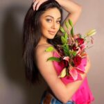 Shefali Jariwala Instagram - Stay Wild, flower child... #flowers #love . . . #romantic #flower #instalove #smile #glow #monday #pic #nomondayblues #instapic #instamood #picoftheday