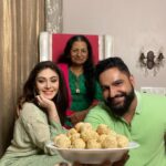 Shefali Jariwala Instagram - Happy #makarsankranti from us to yours ❤️ #familytime #festive @paragtyagi . . . #love #instalove #familygoals #familyiseverything #festivevibes #picoftheday #instalike @inaayatbysugandha