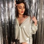 Shefali Jariwala Instagram - I like to be #sparkly ! #shineon . . . #sparkle #shine #nomondayblues #monday #picture #instapic #glowup #instalike