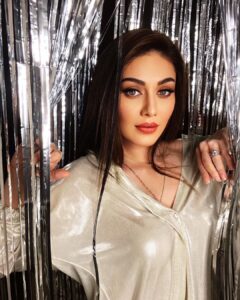 Shefali Jariwala Instagram - I like to be #sparkly ! #shineon . . . #sparkle #shine #nomondayblues #monday #picture #instapic #glowup #instalike