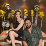 Shefali Jariwala Instagram - Here’s wishing you all the joy of the season. Have a Happy New Year! #happynewyear2021 . . . #happynewyear #happy #lookingforward #2021 #couplegoals #friday #pic #family #excited #instapic