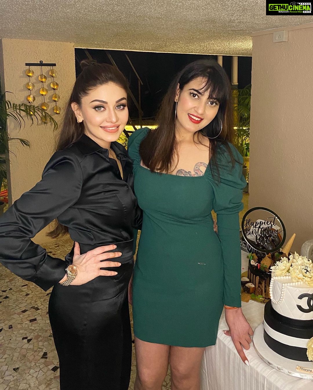 Shefali Jariwala - 225.5K Likes - Last evening was epic!
From the bottom of my heart, I want to say that I am so thankful to you all for showing me so much birthday love...
#birthday #love #hapiness #joy #gratitude
.
.
.
#hindustanibhau #krushnaabhishek #artisingh @karn_malhotra @prynkamundada @kanishkgangwal @rameshpal @paragtyagi
#instalove #rooftopparty #birthday #pic #wednesday #instalike