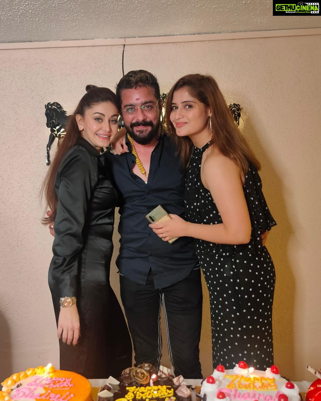 Shefali Jariwala - 225.5K Likes - Last evening was epic!
From the bottom of my heart, I want to say that I am so thankful to you all for showing me so much birthday love...
#birthday #love #hapiness #joy #gratitude
.
.
.
#hindustanibhau #krushnaabhishek #artisingh @karn_malhotra @prynkamundada @kanishkgangwal @rameshpal @paragtyagi
#instalove #rooftopparty #birthday #pic #wednesday #instalike