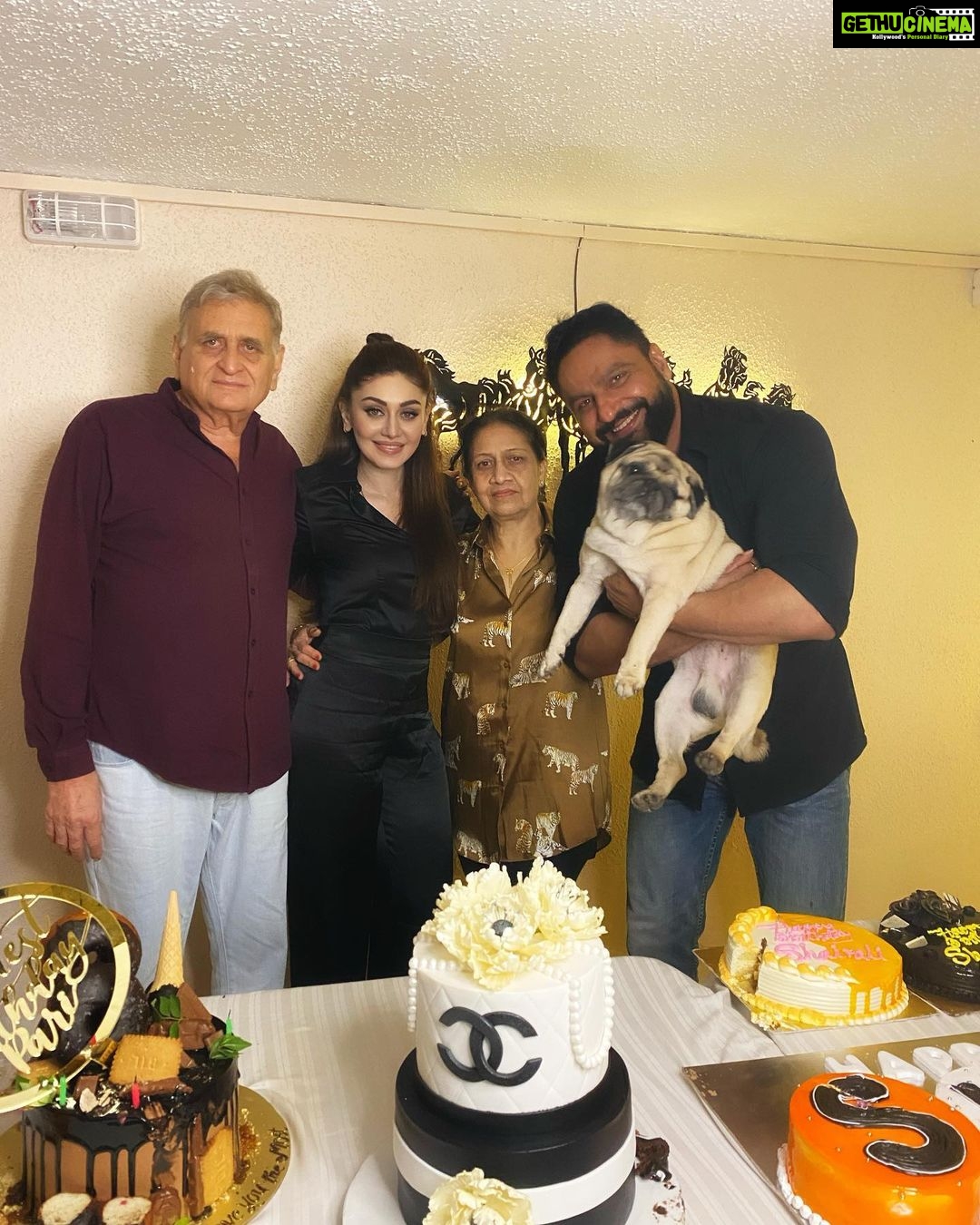Shefali Jariwala - 225.5K Likes - Last evening was epic!
From the bottom of my heart, I want to say that I am so thankful to you all for showing me so much birthday love...
#birthday #love #hapiness #joy #gratitude
.
.
.
#hindustanibhau #krushnaabhishek #artisingh @karn_malhotra @prynkamundada @kanishkgangwal @rameshpal @paragtyagi
#instalove #rooftopparty #birthday #pic #wednesday #instalike