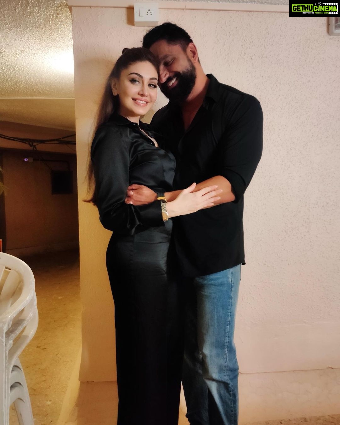 Shefali Jariwala - 225.5K Likes - Last evening was epic!
From the bottom of my heart, I want to say that I am so thankful to you all for showing me so much birthday love...
#birthday #love #hapiness #joy #gratitude
.
.
.
#hindustanibhau #krushnaabhishek #artisingh @karn_malhotra @prynkamundada @kanishkgangwal @rameshpal @paragtyagi
#instalove #rooftopparty #birthday #pic #wednesday #instalike