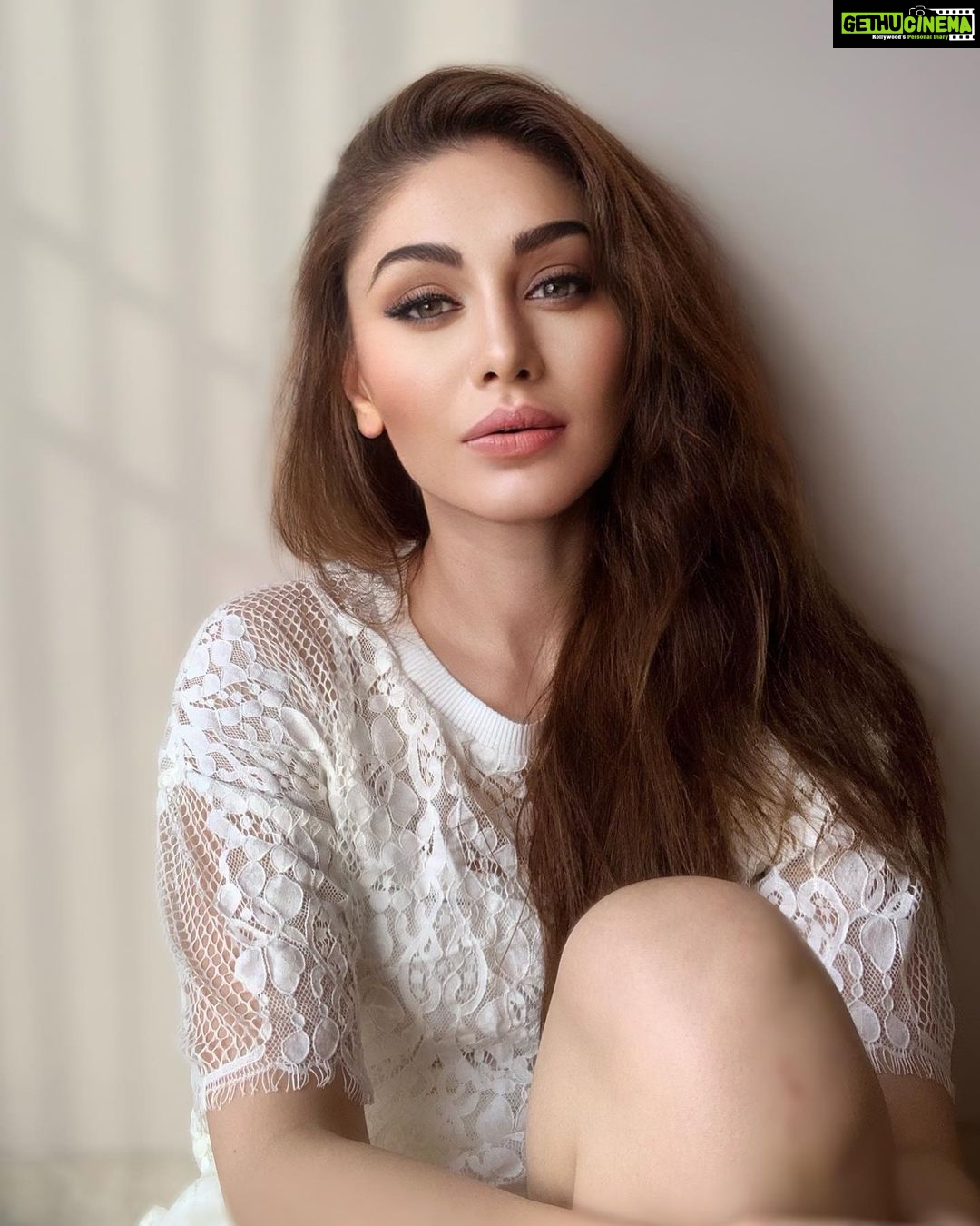 Shefali Jariwala Instagram - You don’t have to be perfect to be amazing .. #imperfectlyperfect #amazing . . . #picoftheday #white #sassy #attitude #instadaily #friday #tgif #pic