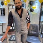 Shefali Jariwala Instagram - Super Birthday surprise!!! ❤️ @paragtyagi #birthday #surprise #happiness #husbandlove #love #instalove #pic #couplegoals #joy