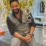 Shefali Jariwala Instagram - Super Birthday surprise!!! ❤️ @paragtyagi #birthday #surprise #happiness #husbandlove #love #instalove #pic #couplegoals #joy