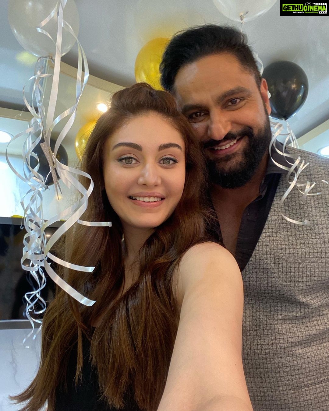 Shefali Jariwala Instagram - Super Birthday surprise!!! ❤️ @paragtyagi #birthday #surprise #happiness #husbandlove #love #instalove #pic #couplegoals #joy