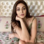 Shefali Jariwala Instagram - Monday is great if I can spend it in bed.... #mondayblues . . . #mondaymood #chill #relax #inbed #glow #picture #instadaily #instalike