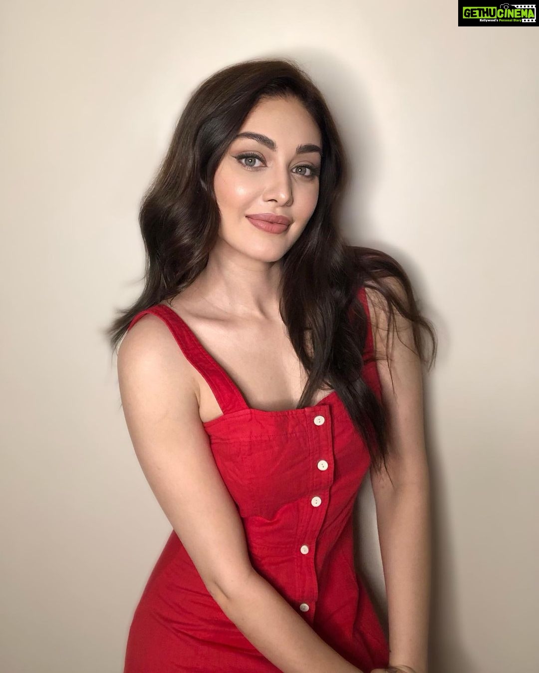 Shefali Jariwala Instagram - “Happiness lies in the joy of achievement and the thrill of creative effort.”... #hothonpebas #newsong . . . #happy #happylife #sundayfunday #excitement #instagood #instalove #pic #instapic #goodtimes