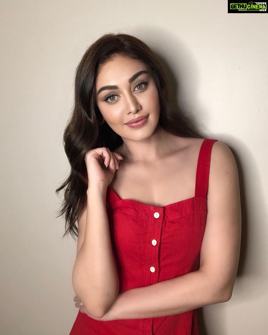 Shefali Jariwala Instagram - “Happiness lies in the joy of achievement and the thrill of creative effort.”... #hothonpebas #newsong . . . #happy #happylife #sundayfunday #excitement #instagood #instalove #pic #instapic #goodtimes