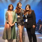 Shefali Jariwala Instagram - Moonstruck! 🌕🌖🌗🌘🌑🌒🌓🌔🌙 @timesfashionweek @etimeslifestyle @inifdindoretimesfashionweek @inifd.indore @salehayohann . . . @makeup.yasmin @shefali_hairstylist.81 #runway #fashionweek #timesfashionweekindore #timesfashionweek #indore #ootd #instafashion #ramplife #showstopper #chic #black #moonlovers