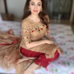 Shefali Jariwala Instagram - The joy of dressing is in wearing an Indian dress! #india #ganpati2020 Styled by @stylebytaashvi Outfit @vves_by_mona_agrawal @vblitzcommunications . . . #indianattire #festive #goodvibes #love #instadaily #instapic #happy #thursdayvibes #thursdaymood