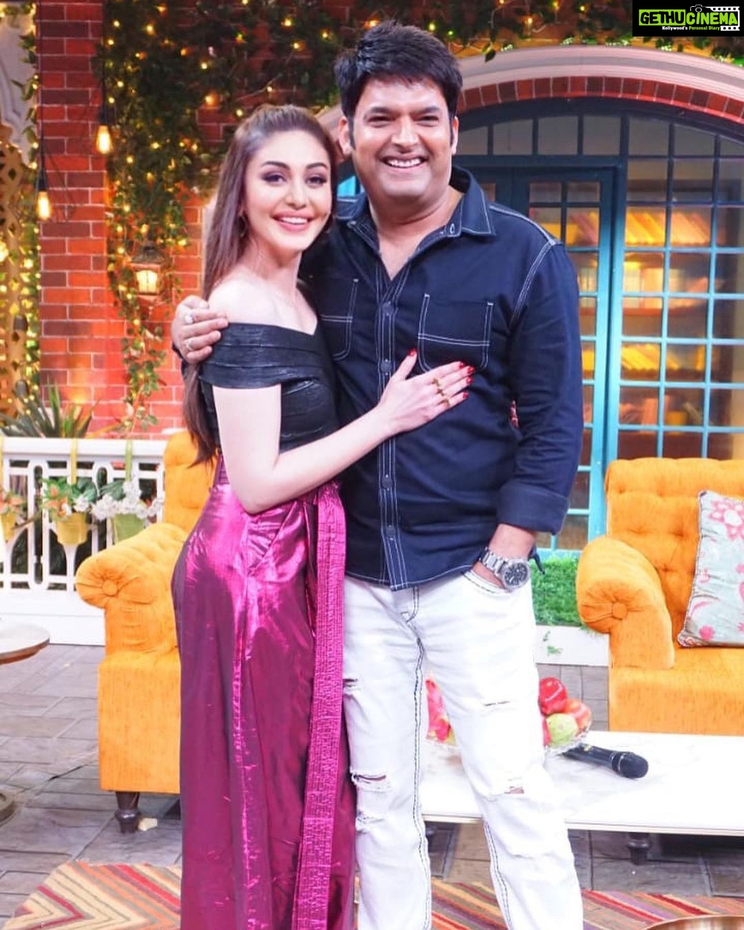 Shefali Jariwala Instagram - Against the assault of laughter, nothing can stand. Thank you for making my heart so merry! @kapilsharma @mikasingh @sonytvofficial @banijayasia @archanapuransingh @krushna30 #thekapilsharmashow