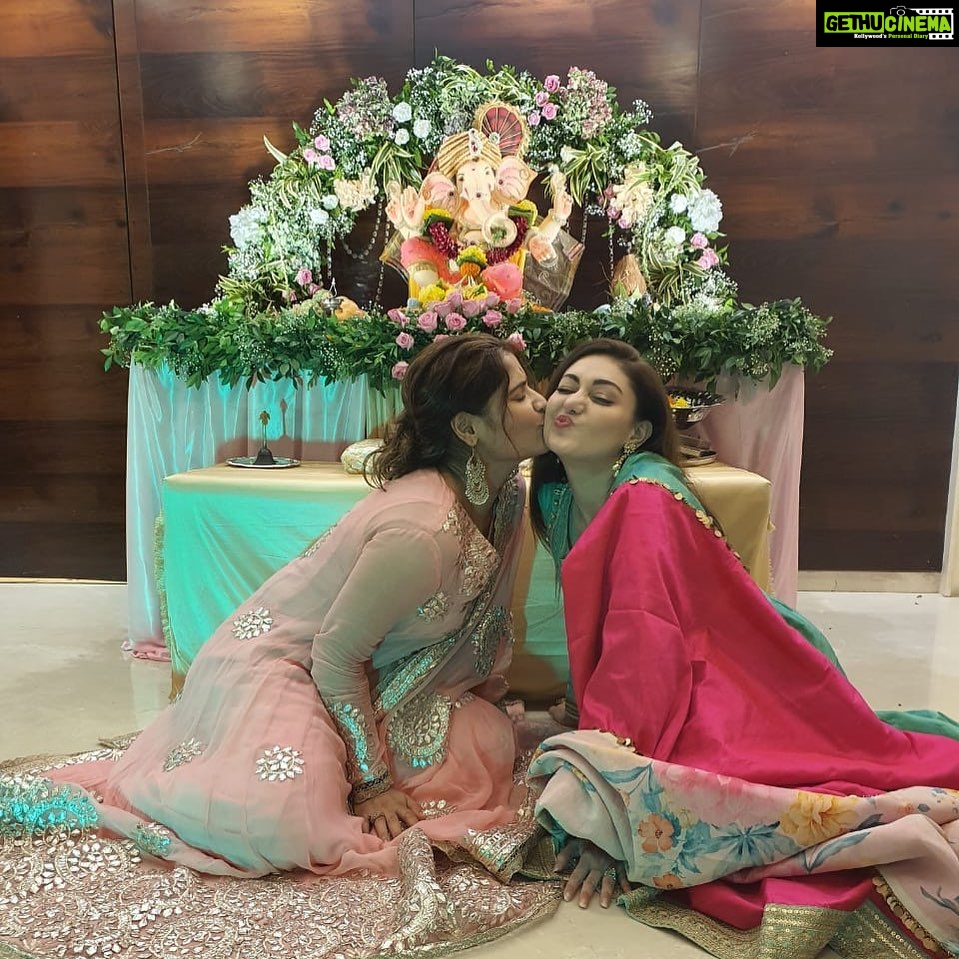 Shefali Jariwala Instagram - This girl I love @artisingh5 I prayed for you ... May all yours dreams & wishes be fulfilled 🙏🏻♥️ #friendsforever . . . #friendshipgoals #happygirls #ganpatibappamorya #instalike #love
