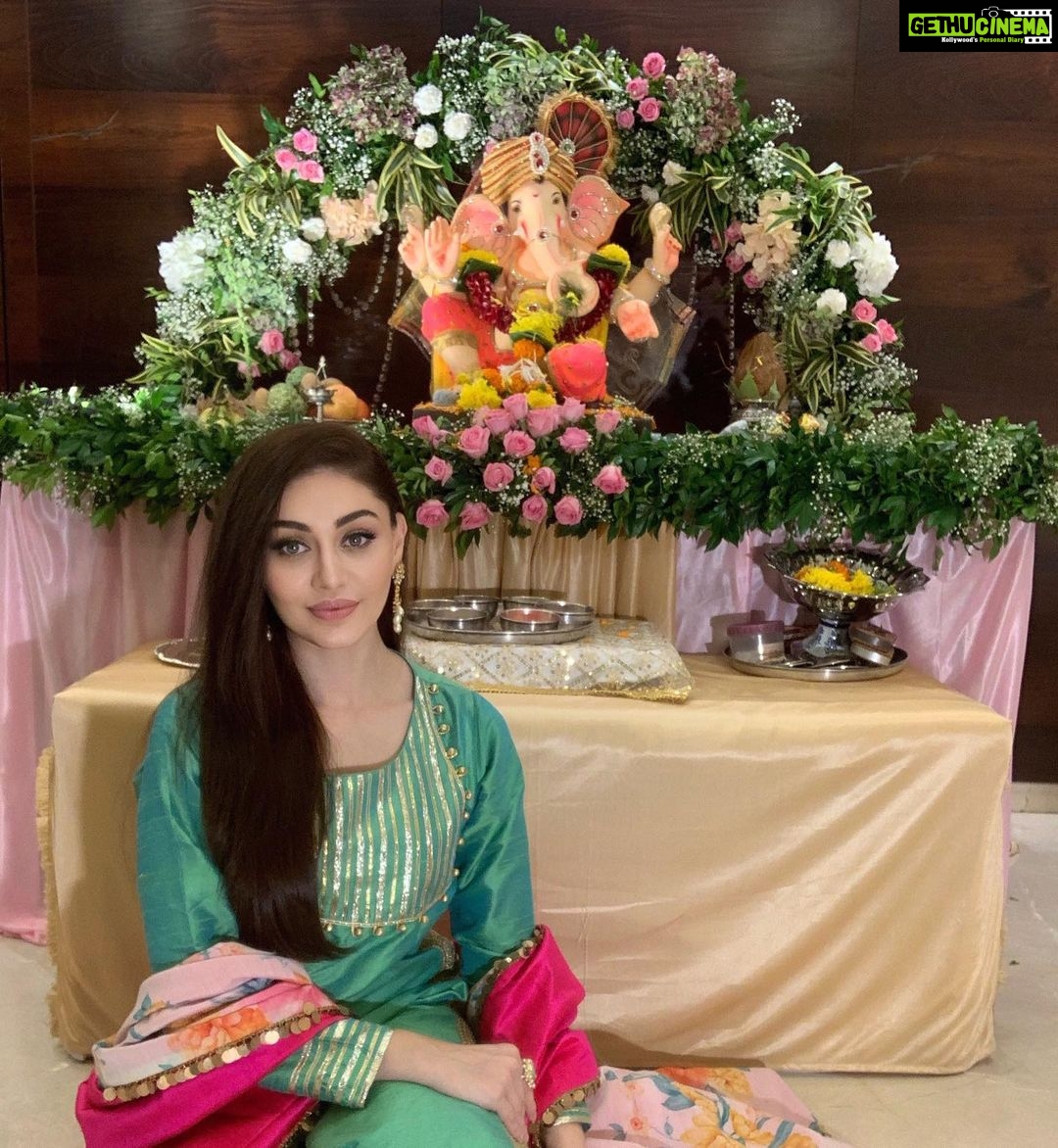 Shefali Jariwala Instagram - Ganpati Bappa Morya !!! #ganpati2020 . . . #ganpatibappamorya #festive #positivity #positivevibes #happy #celebration #picoftheday
