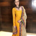 Shefali Jariwala Instagram - "Live life in warm yellows." Outfit & Jwellery @_mrunalmistry_ #indian #festive #navratri . . . #dressup #festivevibes #blessedbeyondmeasure #gratitude #navratri2020 #instalike #instapic