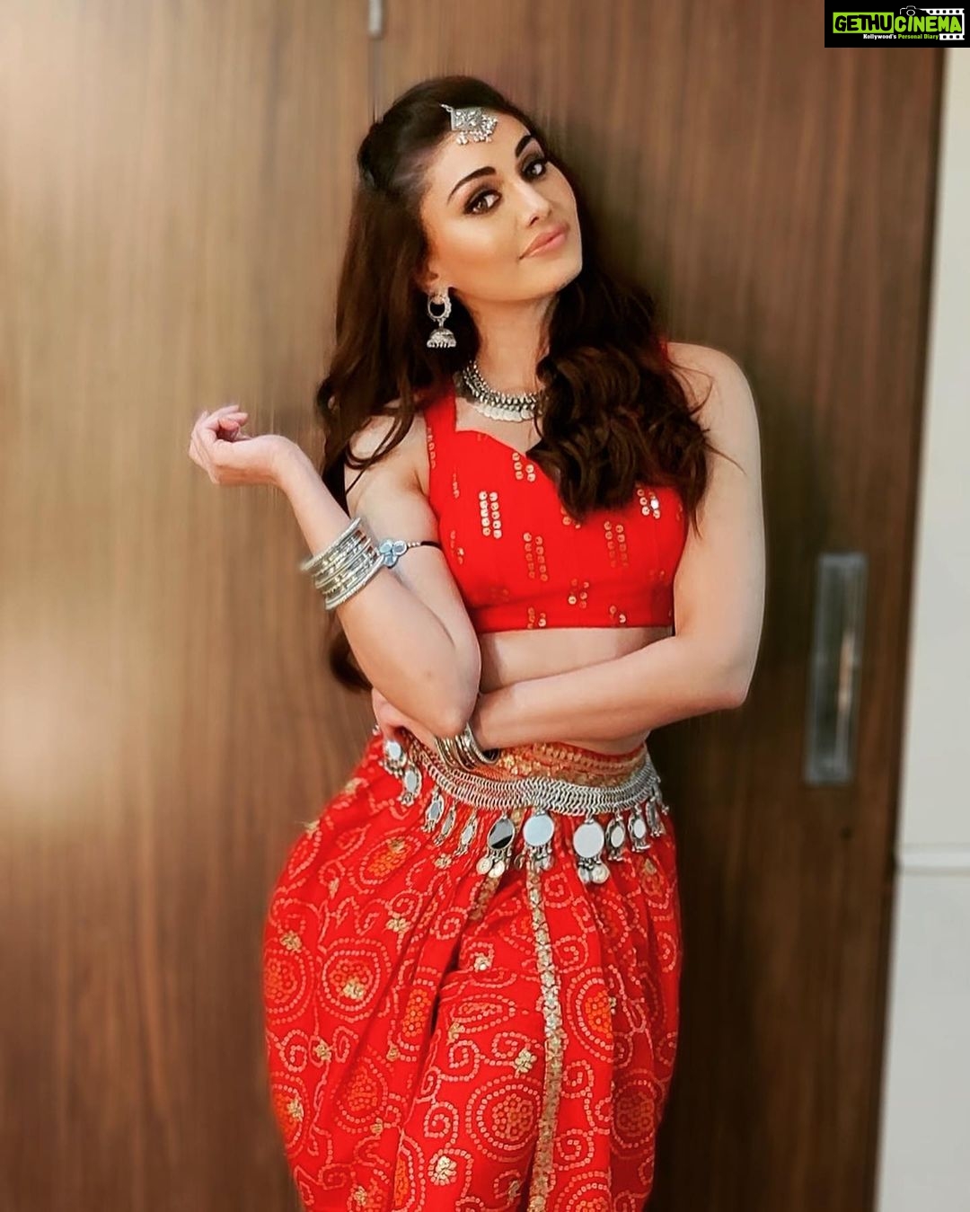Shefali Jariwala Instagram - Many have an idea of me. Few get the picture.... #sassy #attitude . . . #red #indianoutfit #workmode #love #loveyourself #happygirlsaretheprettiest #instapic #instalove