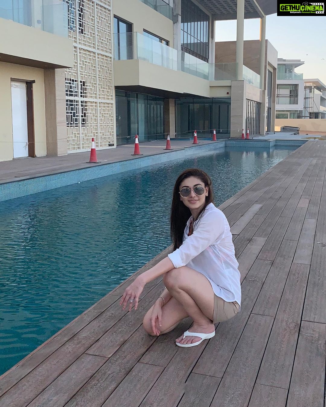 Shefali Jariwala Instagram - Sunsets 😍 at @raj_shetty_ramee ‘s new home.... #sunsets #sunsetlover . . . #dubailife #chilled #goodvibes #instamood #picoftheday The Palm Jumeirah, Dubai, UAE