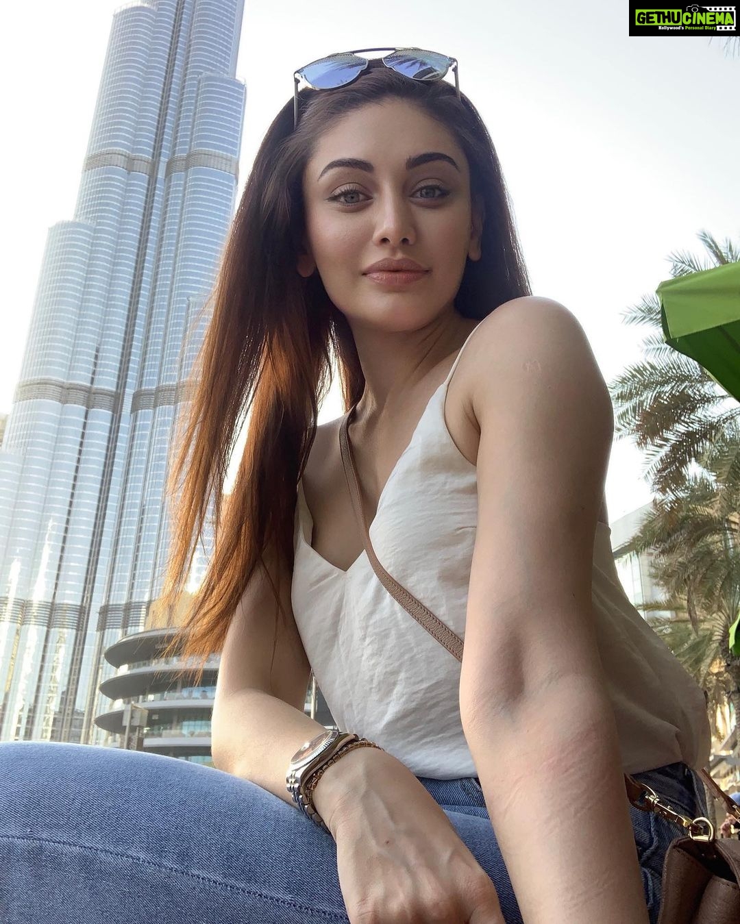 Shefali Jariwala Instagram - #sunnyday #summervibes . . . #dubai #travelgram #pictureoftheday #instadaily Burj Khalifa