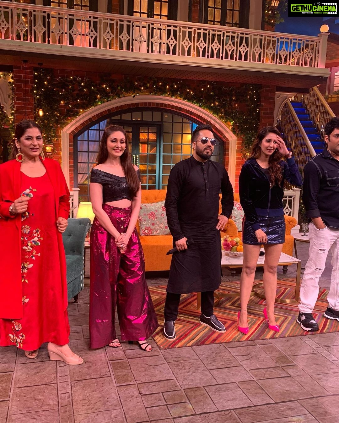 Shefali Jariwala Instagram - Against the assault of laughter, nothing can stand. Thank you for making my heart so merry! @kapilsharma @mikasingh @sonytvofficial @banijayasia @archanapuransingh @krushna30 #thekapilsharmashow