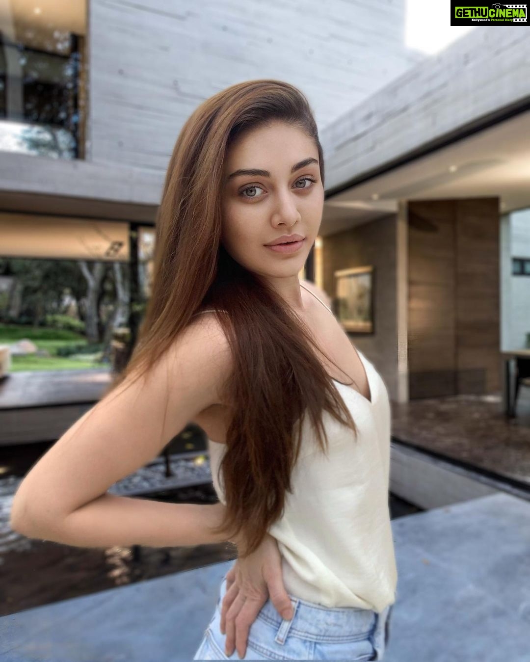 Shefali Jariwala Instagram - I was going to take over the world this morning but I overslept. Postponed. Again...😂😂😂 . . . #mondaymotivation #monday #bored #hope #besafe #timepass #instamood #pictureoftheday