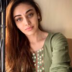 Shefali Jariwala Instagram - Simplicity is the ultimate sophistication. . . . #nomakeup #simplicity #indianwear #positivemindset #lovemyself #glowup #shineyourlight #instalove #picoftheday